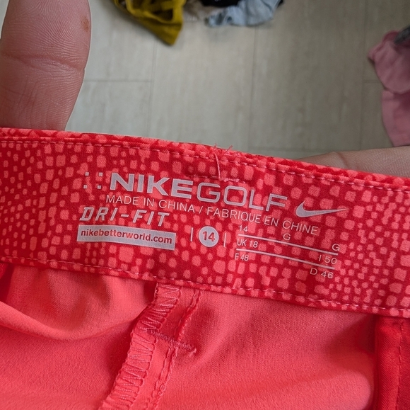 NWT Nike Golf Women's Size 14, Printed Coral Golf Shorts, Dri-Fit - Picture 3 of 7